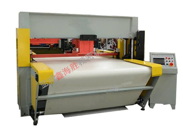 点击查看：360°旋转移动式裁断机的详细信息