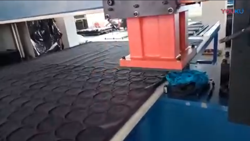 整版移动式裁断机